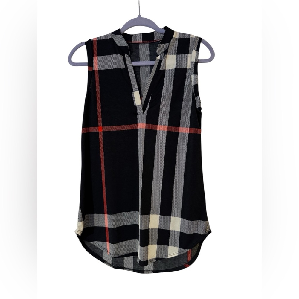 Black and White Graphic Sleeveless Blouse